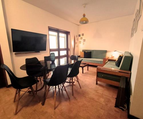 a living room with chairs and a table and a television at Gulbenkian 39 in Vila Nova de Gaia