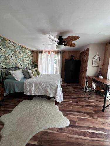 a bedroom with a bed and a ceiling fan at Peaceful Gateway to Island Creek Cottage in East Stroudsburg