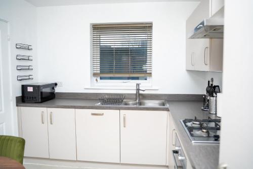 Modern 2BR Home in Manchester Co-op live parking photo 16