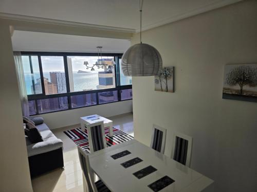 Piso a estrenar con vistas al mar en Playa Levante - Piscinas, parking y confort total