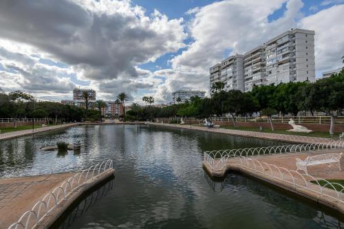 Estudio moderno en parque del Oeste
