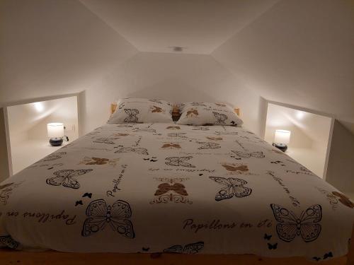 a bedroom with a bed with butterflies on it at Aux Caillebotis in Waimes