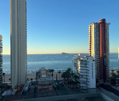 a view of the ocean from a building at Paradise Ducado Benidorm Vistas al Mar, Piscina, Parking Gratis y Wifi 4 Persona in Benidorm