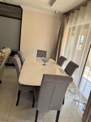Zona d'estar a Restful Stays