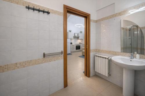 Colosseo Apartment 1 min Metro Vittorio Emanuele