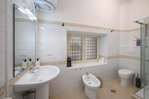 Colosseo Apartment 1 min Metro Vittorio Emanuele