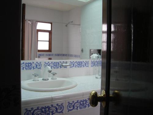 Bilik mandi di Hotel Roma