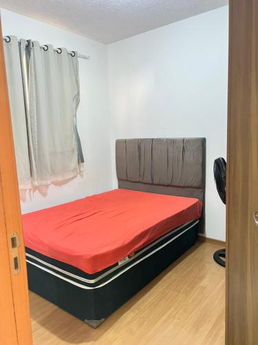 a bed in a room with a red mattress at Ap Hostel For You in Serra
