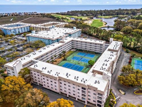 Amenities and beach access! photo 14