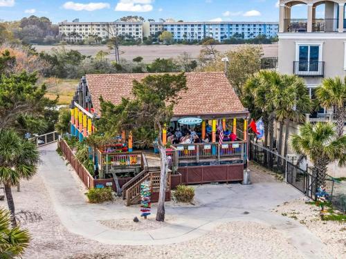 Amenities and beach access! photo 21