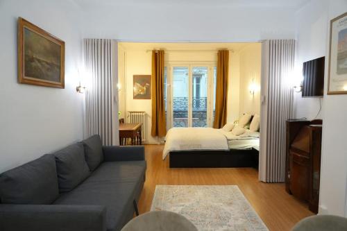 Elegant Vintage Apt with Balcony Opéra Madeleine