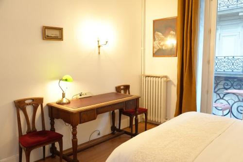 Elegant Vintage Apt with Balcony Opéra Madeleine