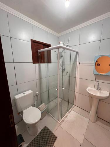 a bathroom with a shower and a toilet and a sink at Casa Dourada PIPA RN - Sobrado 2 quartos in Pipa