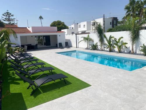Villa Blanca Azul - Private Pool and Garden, Terrace with Sea Views