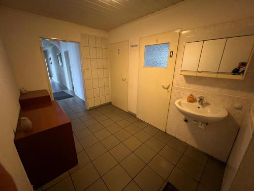 a bathroom with a sink and a toilet at TL Gastzimmer 1 in Frankfurt