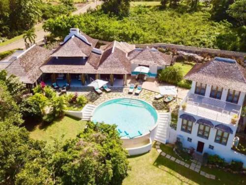 Charming 4BR Garden Villa Pool & Separate Cottage
