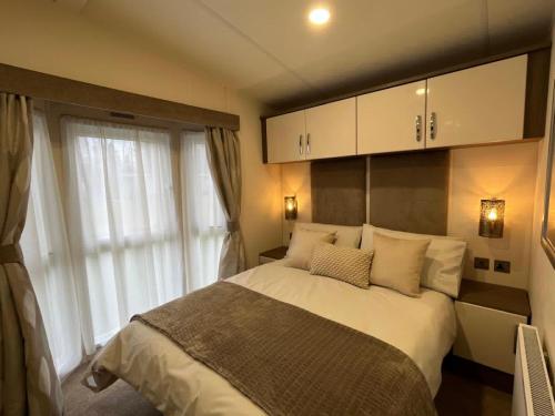 a bedroom with a large bed and a window at Daffy Duck in Tydd Saint Giles