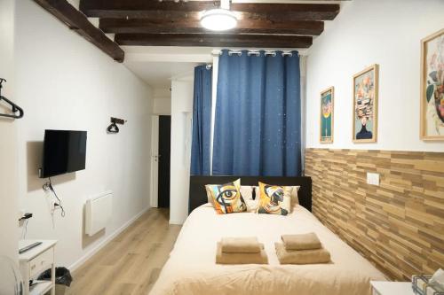 Pompidou Chic Studio in Le Marais