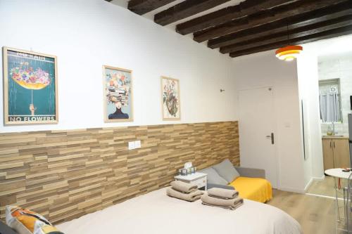 Pompidou Chic Studio in Le Marais