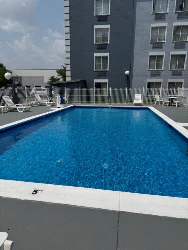 a large blue swimming pool in front of a building at Quality Inn & Suites CVG Airport in Erlanger