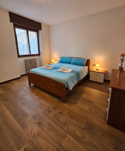 a bedroom with a bed with two towels on it at Ai Volardi Apartment in Torre di Santa Maria