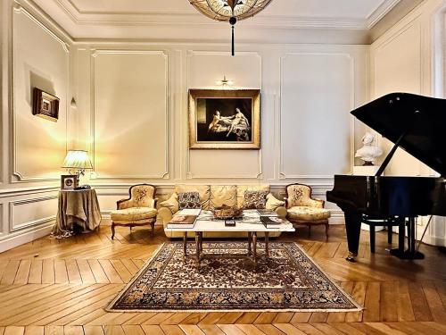 Luxury suite arc de triomphe 130sqm
