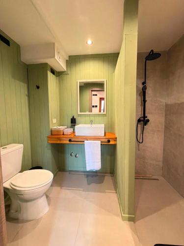 Bany a La Comarca Hostel