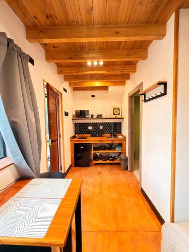 Cuina o zona de cuina de La Comarca Hostel