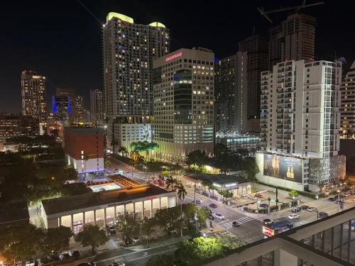 Modern Brickell Apartment Free Parking Pool and Gym photo 16