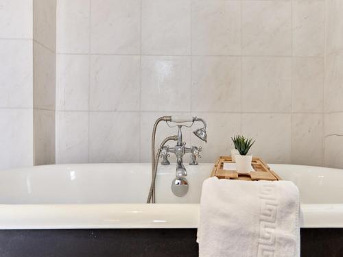 Superb Apartment Center of Paris Le Marais