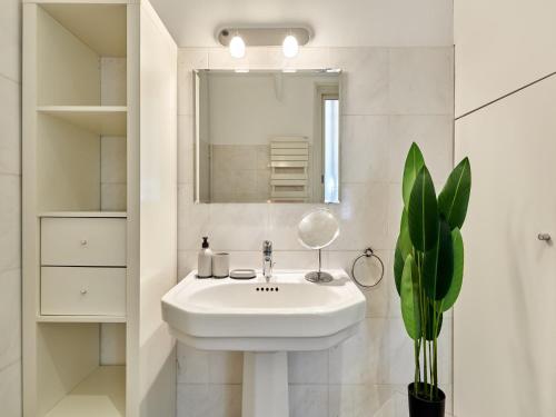 Superb Apartment Center of Paris Le Marais