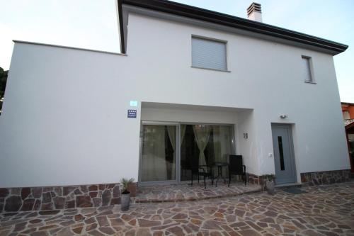 Apartments with parking space Umag - 25114