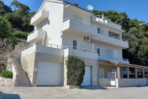 Apartments with parking space Hvar - 25144