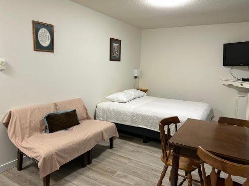 Postel nebo postele na pokoji v ubytování Empire Motel