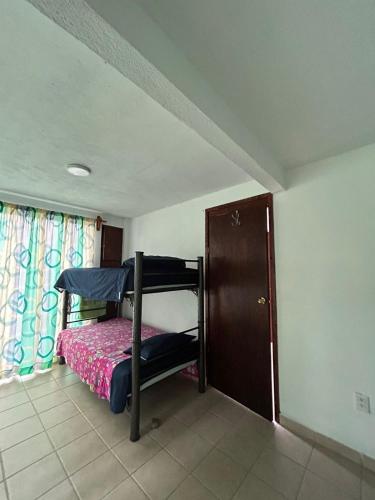 a bedroom with a bunk bed in a room at Casa Machtiani in Cedro