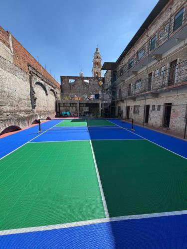 a tennis court in the middle of a building at Hostal Casa De Arcos in Puebla
