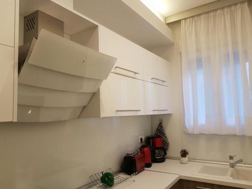 Kuchyňa alebo kuchynka v ubytovaní Laura Grande Apartment