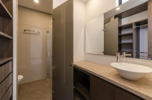 A bathroom at ZITU 106