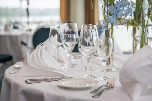 Un restaurante u otro lugar para comer en Hotel Der Seehof