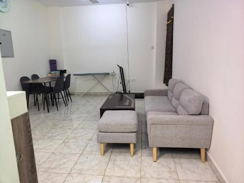 Catchy & Traveler-Friendly Room