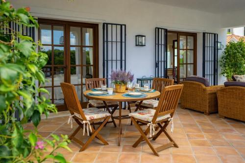 VILLA DEL MAR- Private swimming pool next to the beach