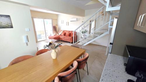 Warm Design 3BR, Beach 7-min walk, Peaceful