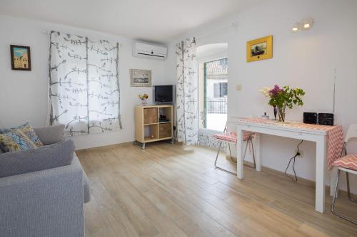 Phoenix Studio Apartment