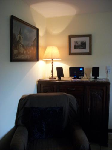 a room with a desk with a laptop and a lamp at FILD - Holiday Apartment in Saint-Vith