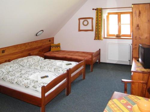 Postel nebo postele na pokoji v ubytování Chalupa u Smrčiny