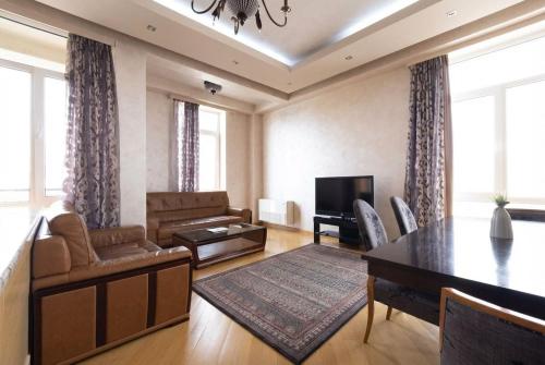 Luxe 3 BD! Great View! Malibu Garden
