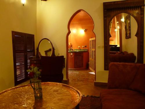Coin salon dans l'établissement Riad Timadrouine