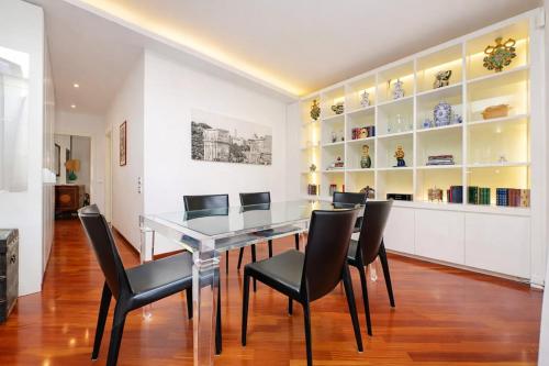 POOL-Balcony-JACUZZi-AirCond-Wifi-Luxury Apartment