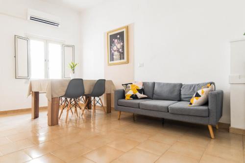 a living room with a couch and a table at Losa Rooms in Abbasanta