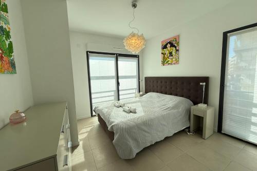 Superb apartment for 4 Sea view & terrace Private parking